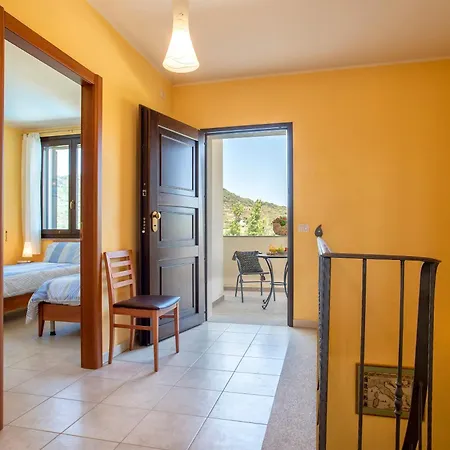 Con Piscina - - “villa Elena” Villa