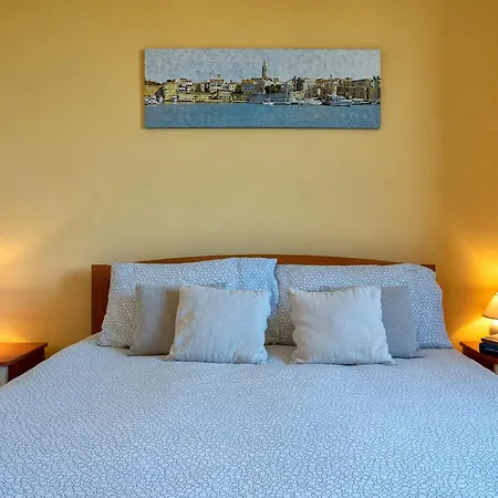 Con Piscina - - “villa Elena”