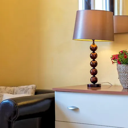 Con Piscina - - “villa Elena” *