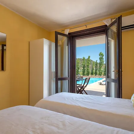 Villa Con Piscina - - “villa Elena” *