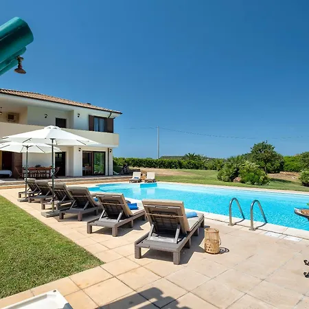 Con Piscina - - “villa Elena”