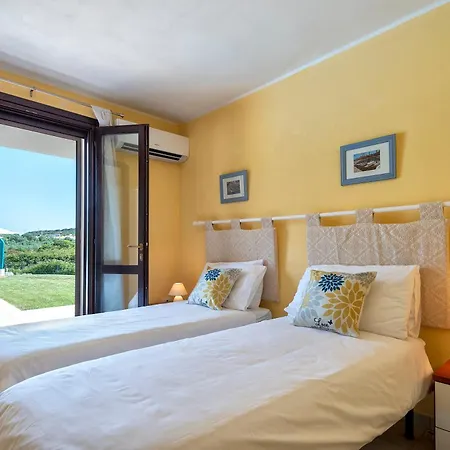 Con Piscina - - “villa Elena” *