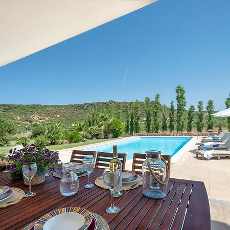 Con Piscina - - “villa Elena”