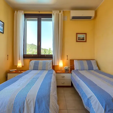 Con Piscina - - “villa Elena” Alghero