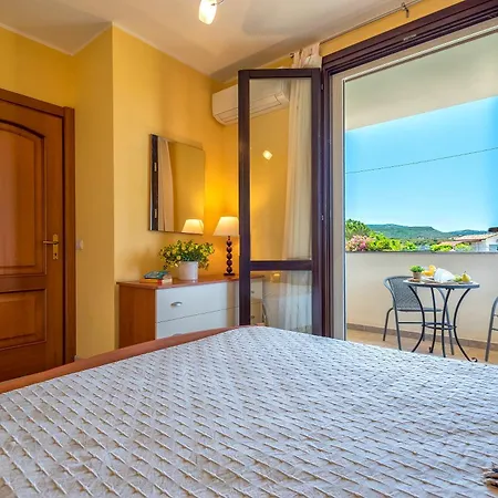 Con Piscina - - “villa Elena” 빌라 알게로