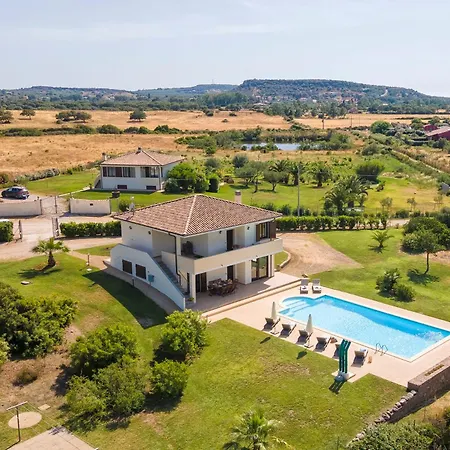 Con Piscina - - “villa Elena” Villa
