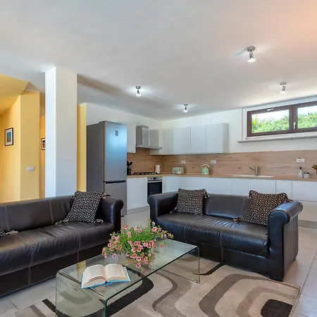 빌라 Con Piscina - - “villa Elena”