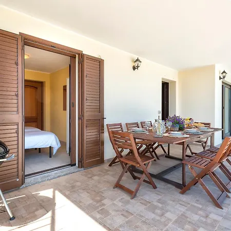 Con Piscina - - “villa Elena” *