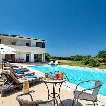 Con Piscina - - “villa Elena” Villa Alguer