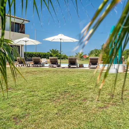 Con Piscina - - “villa Elena” Villa *