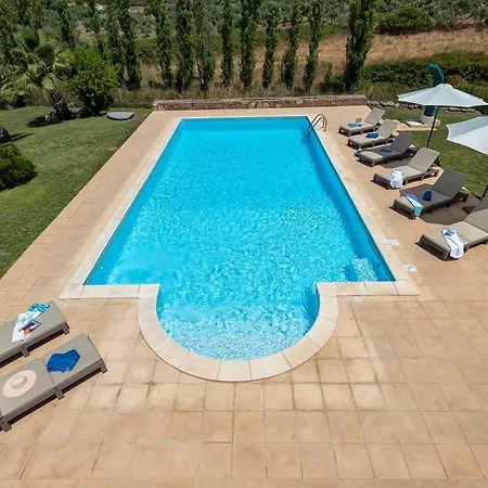 Con Piscina - - “villa Elena”