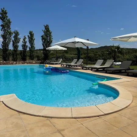 Con Piscina - - “villa Elena” *